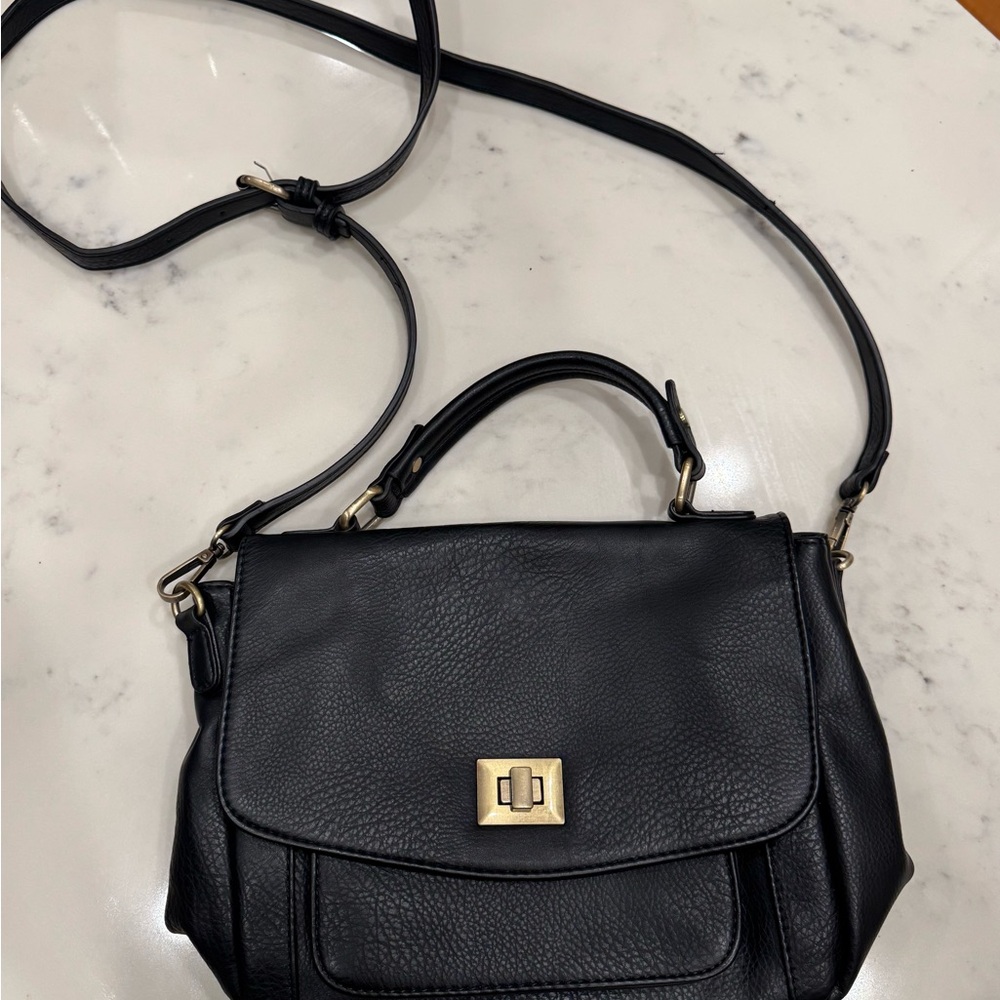 Black Crossbody Bag Gold Turn Lock Minimal Classic Shoulder Purse
Sasha & Sophi